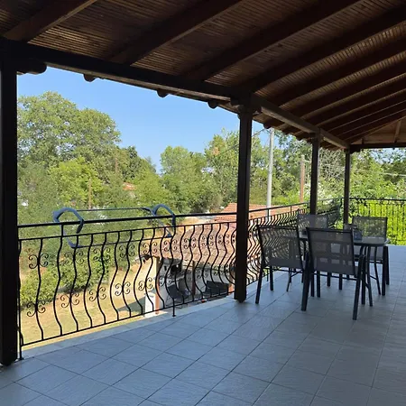 Violeta'S Yard דירה *