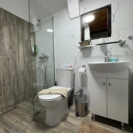 Violeta'S Yard شقة